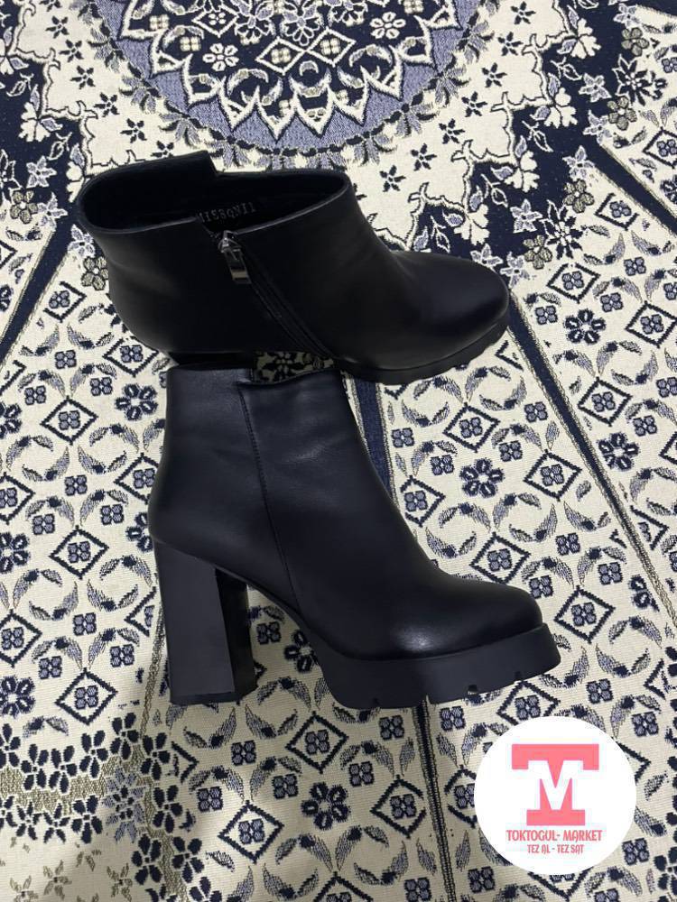 Суротогу бут кийимдер сатылат.  Женский 1,2 жолу эле кийилген ( размер 39),мужской натуральный кожа  1,2 жолу кийилген ( размер 41).