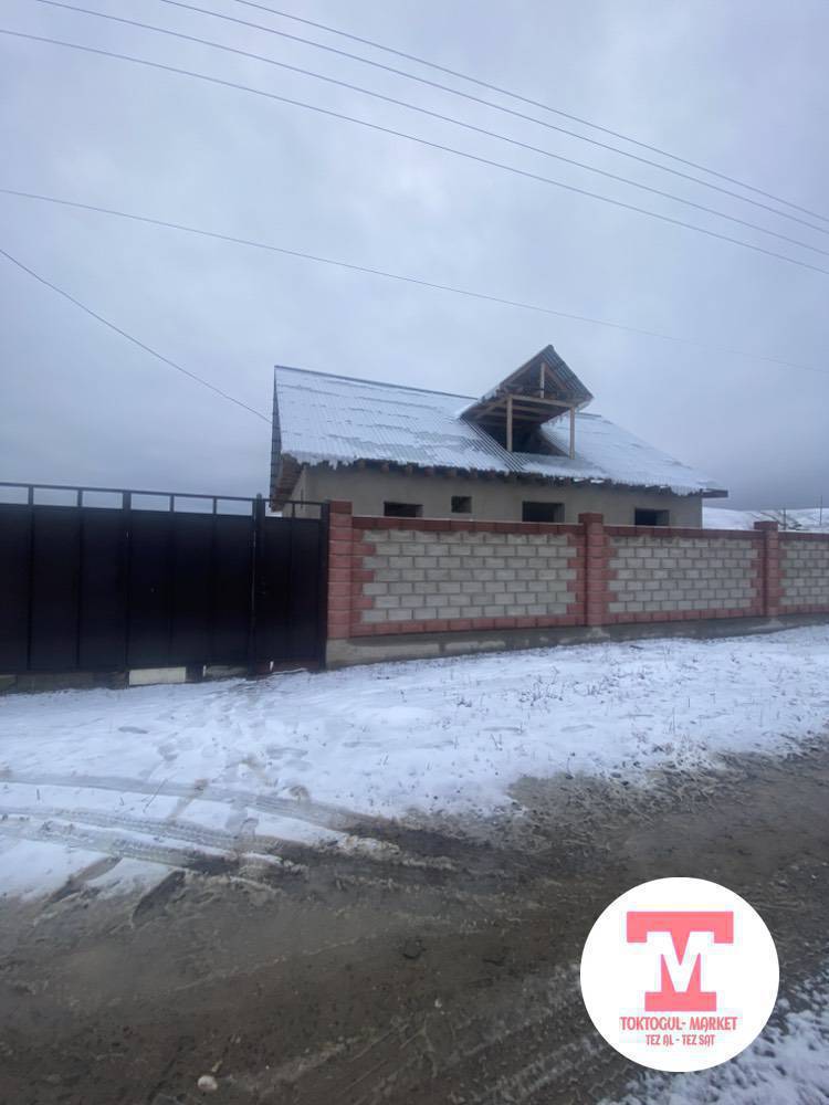 2 участок+там сатылат
*   Участок 12,6соток
*   Там 10*12 (ичи сырты шывак+ электро проводка+трубалар кирген, потолок усиленный, 2чи этаж жилой кылса болот)
*  Забор пескоблок толук тосулган
*   2 ворота орнотулган
*  Дареги: Жанышбаев кочодо (Ак-Жон)
*   Баасы: 3900000сом