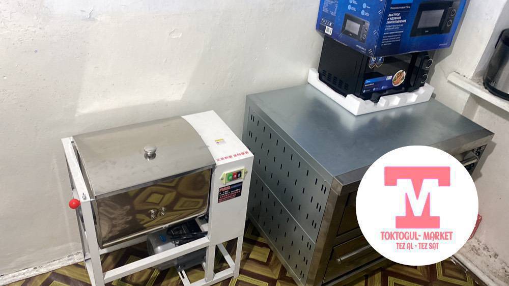 Промышленная печка менен тестомес-15 кг сатылат баасы 75000 мин сом жаны алынган иштетиле элек печка менен бут баарын жазаса болот