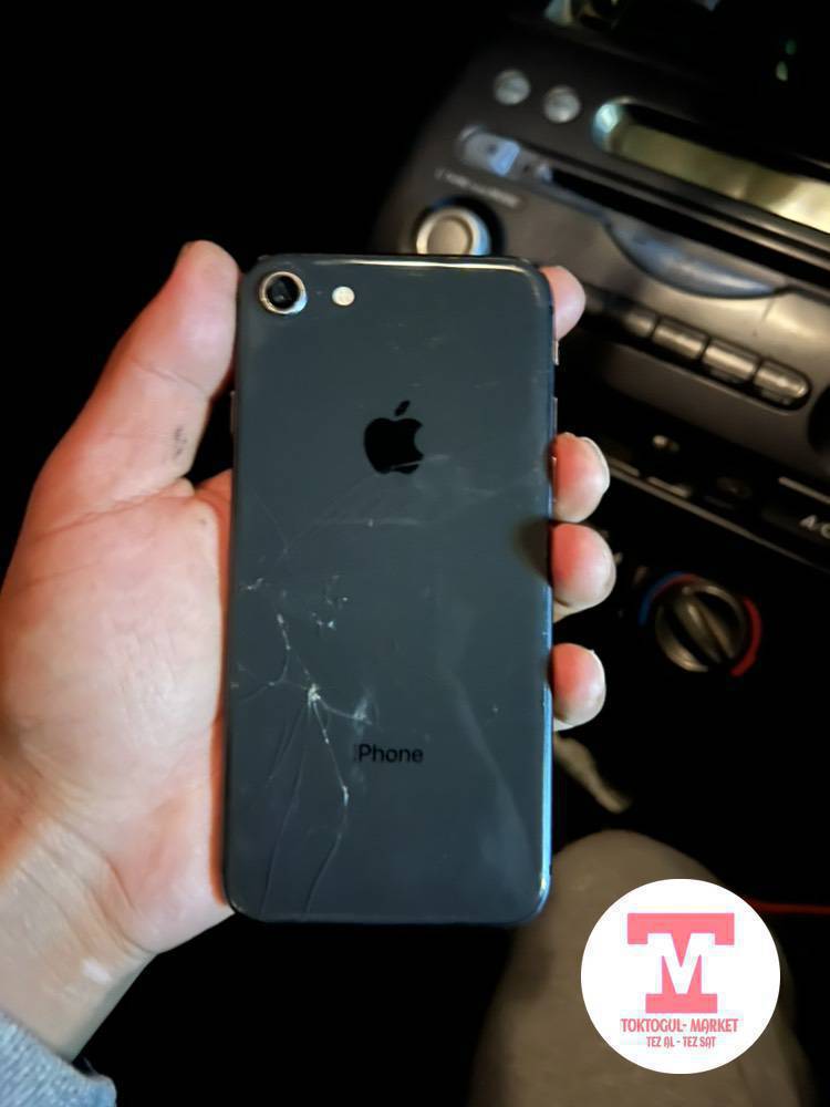 Айфон 8 акб 100% гб 64 сатылат тугандар! артында трешина бар! Акумлятордон башкасы родной!!