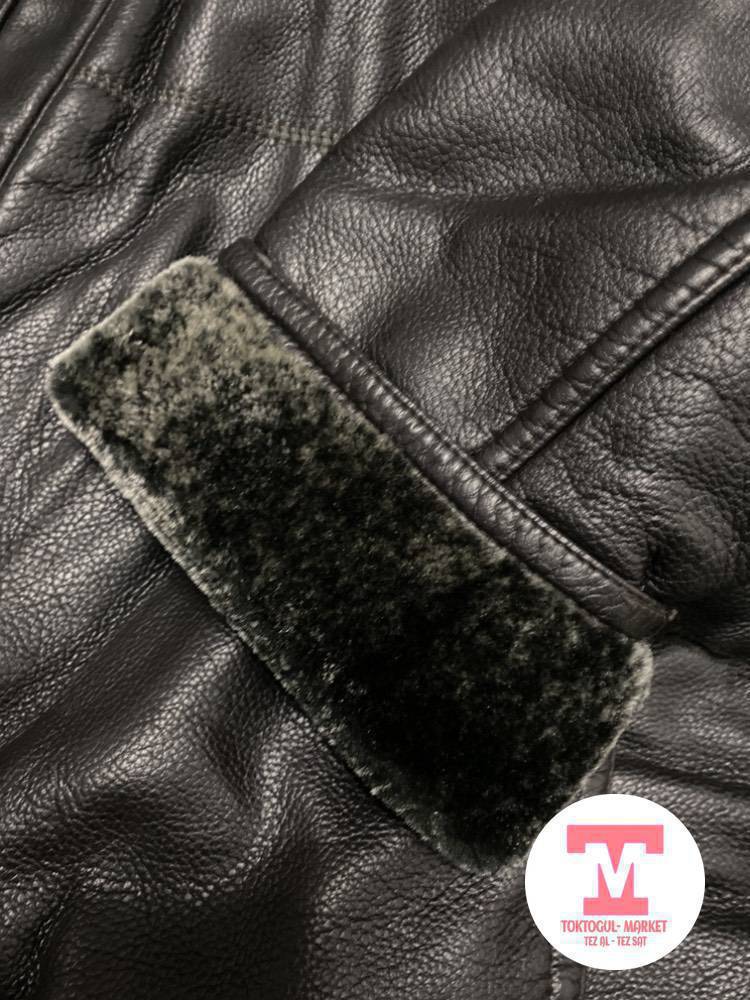 Куртка сатылат 1500 ичи мех 
Таза колдонулган мес айрыгы жок