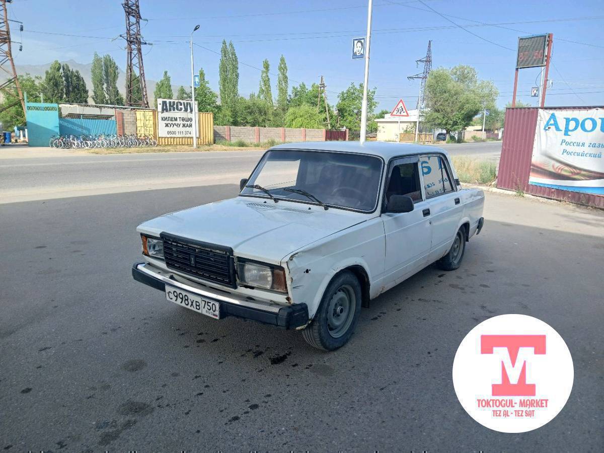 Сатылат 
ваз 2107 
жылы 2009 инжектор 
Матор мост жакшы каропка 3тон чыга берет 
Документ таза стс птс бар кыргыздын атында  
баасы 70000 кеми жок