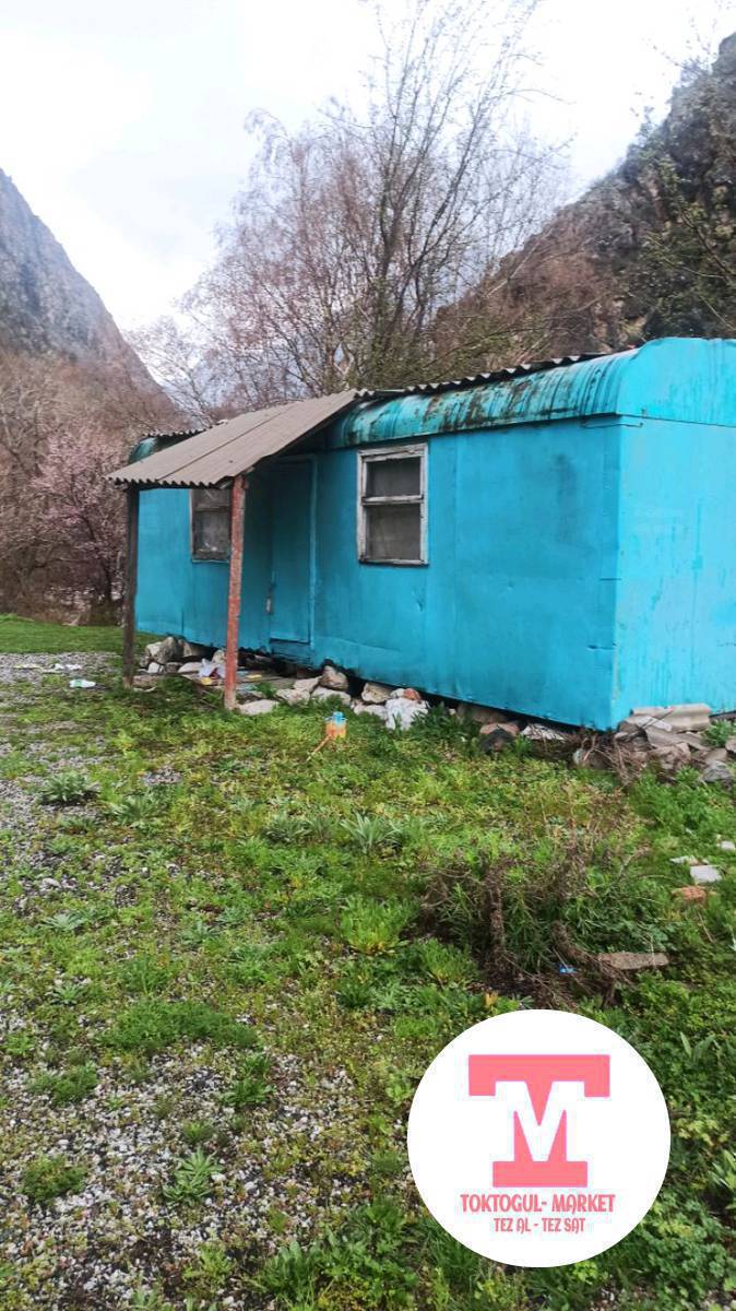 Вагон сатылат  донгологу жок  баасы  180000 дагы суйлошу жолдору бар