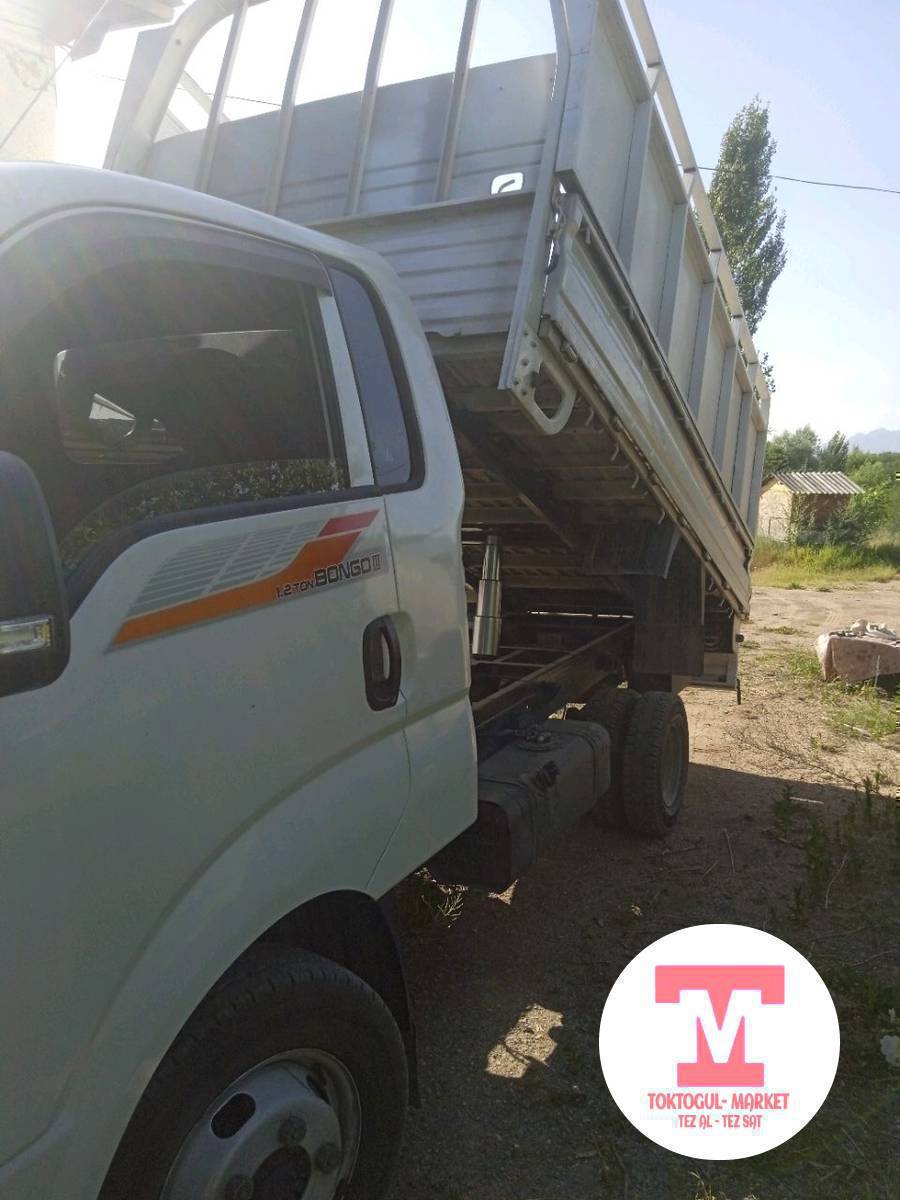 Самосвал Бонго (3 тонна) кызмат кылат.