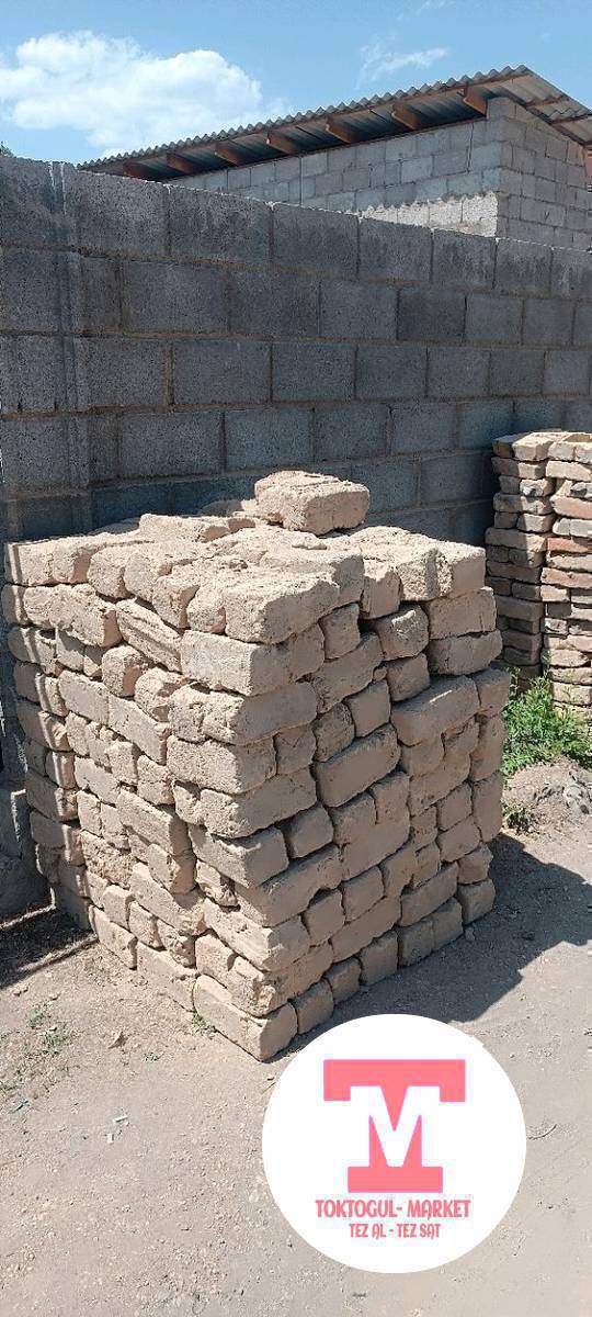 Чийки кирпич сатылат 1500 шт бар 1штук 3 сом.