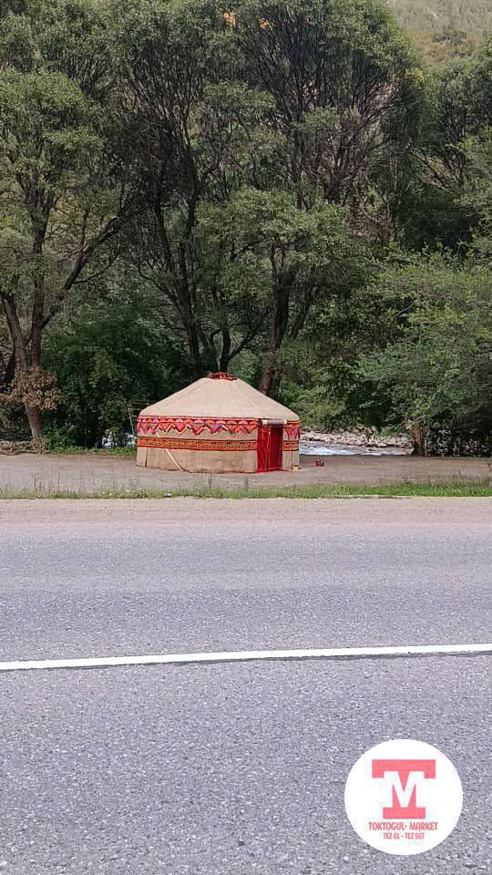 Боз үй сатылат.Келишим баада.5 туштурдук,кийиз шырдагы менен кошуп берем.