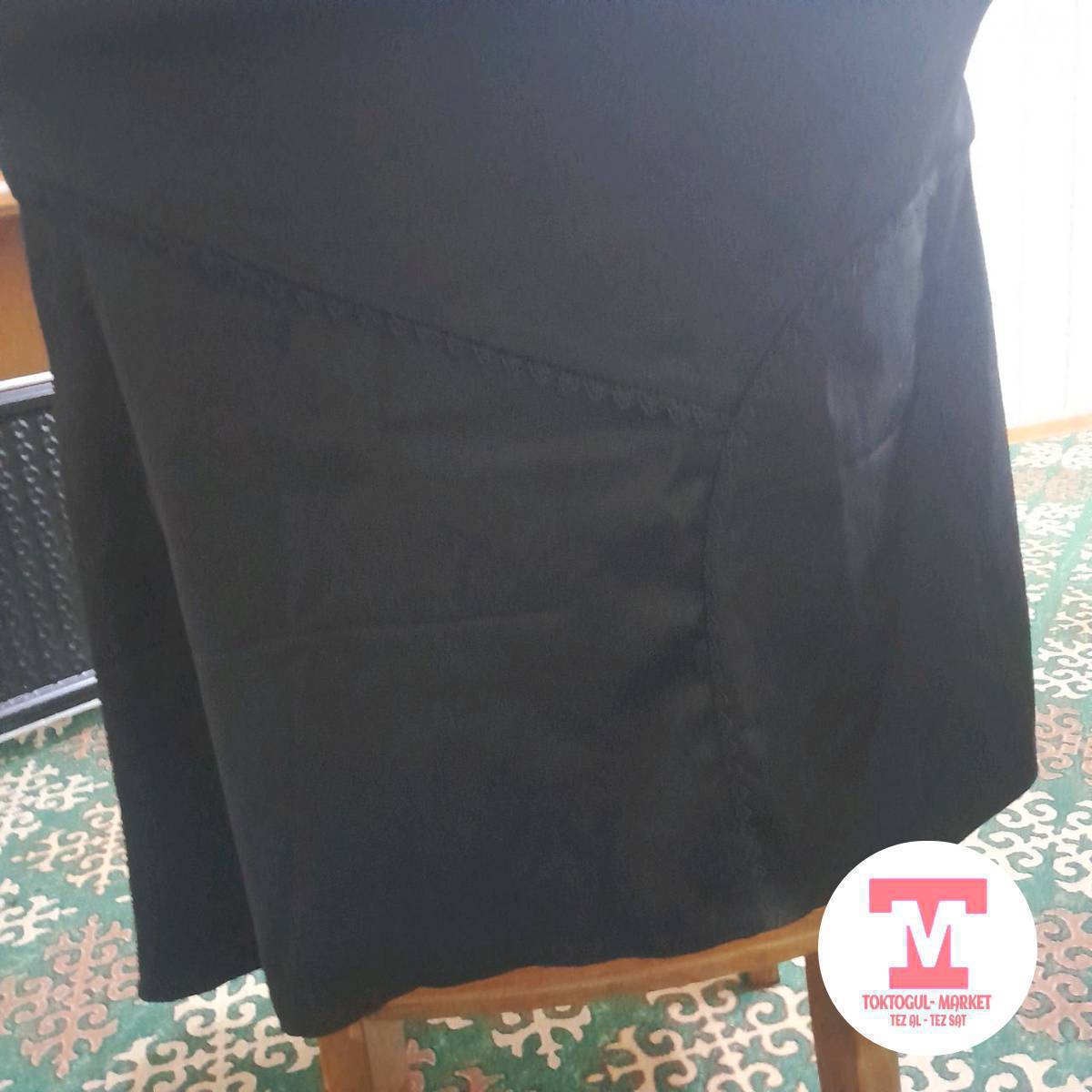 классика юбка размер  40. 42 размери бар . жаны  товар? 300сомдон. сарафан 38 размер  ,,материал  жакшы. 400 сом.