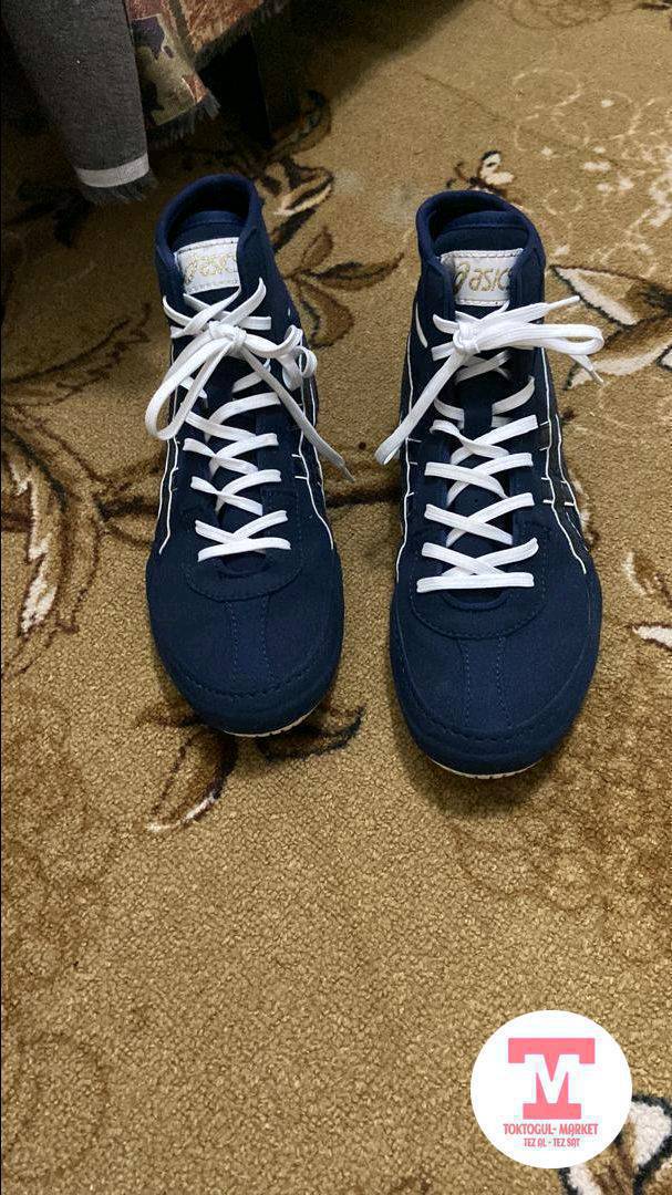 Барцовка сатылат жакшы качестводо айрык жери жок
размери 38,39 размер