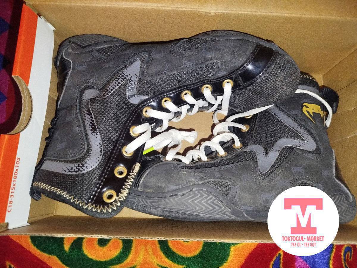 Боксерка сатылат 37-размер 
Venum