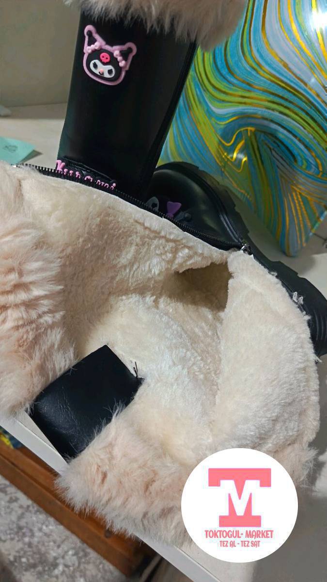 Саламатсызбы ушул сапогини сатам баасы 1000сом 33размерде