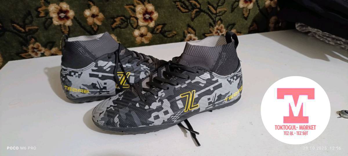 Сороконошка 2жолу эле кийилген 2500сомго алганбыз 1300берем 35размер