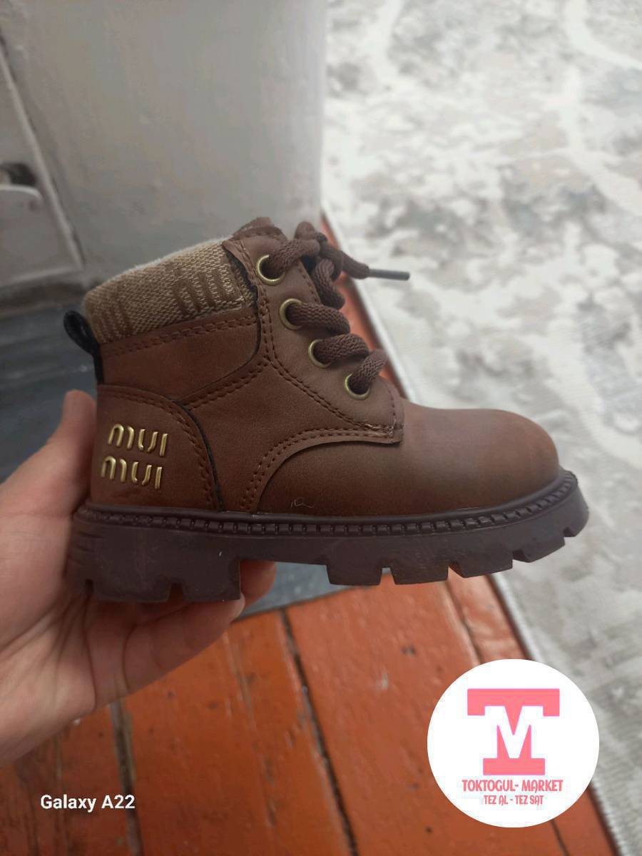 сапожка сатылат кыздарга да балдарга да келе берет жаны бойдон .размеры 22 .1200 сом