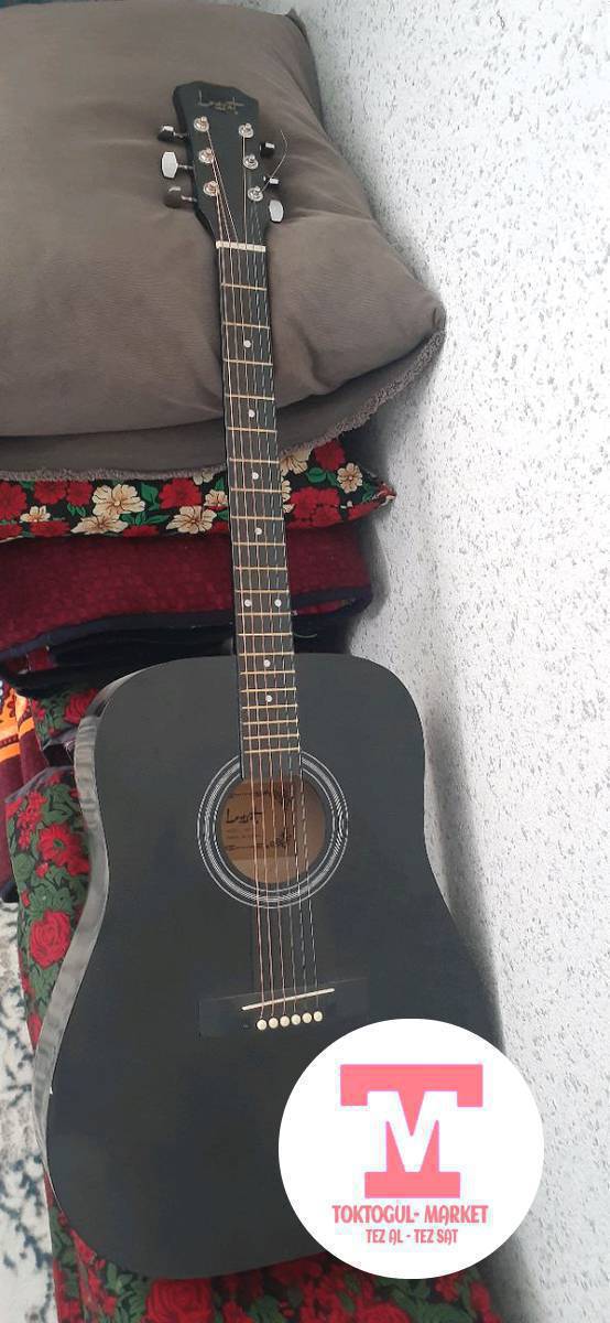 гитара сатылат новый чехол запас кылдары менен