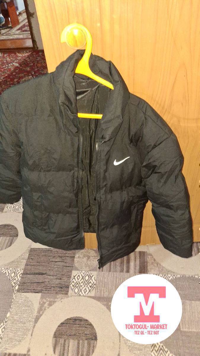 Куртка сатылат куртка кызыл тууда бассы 1000сом