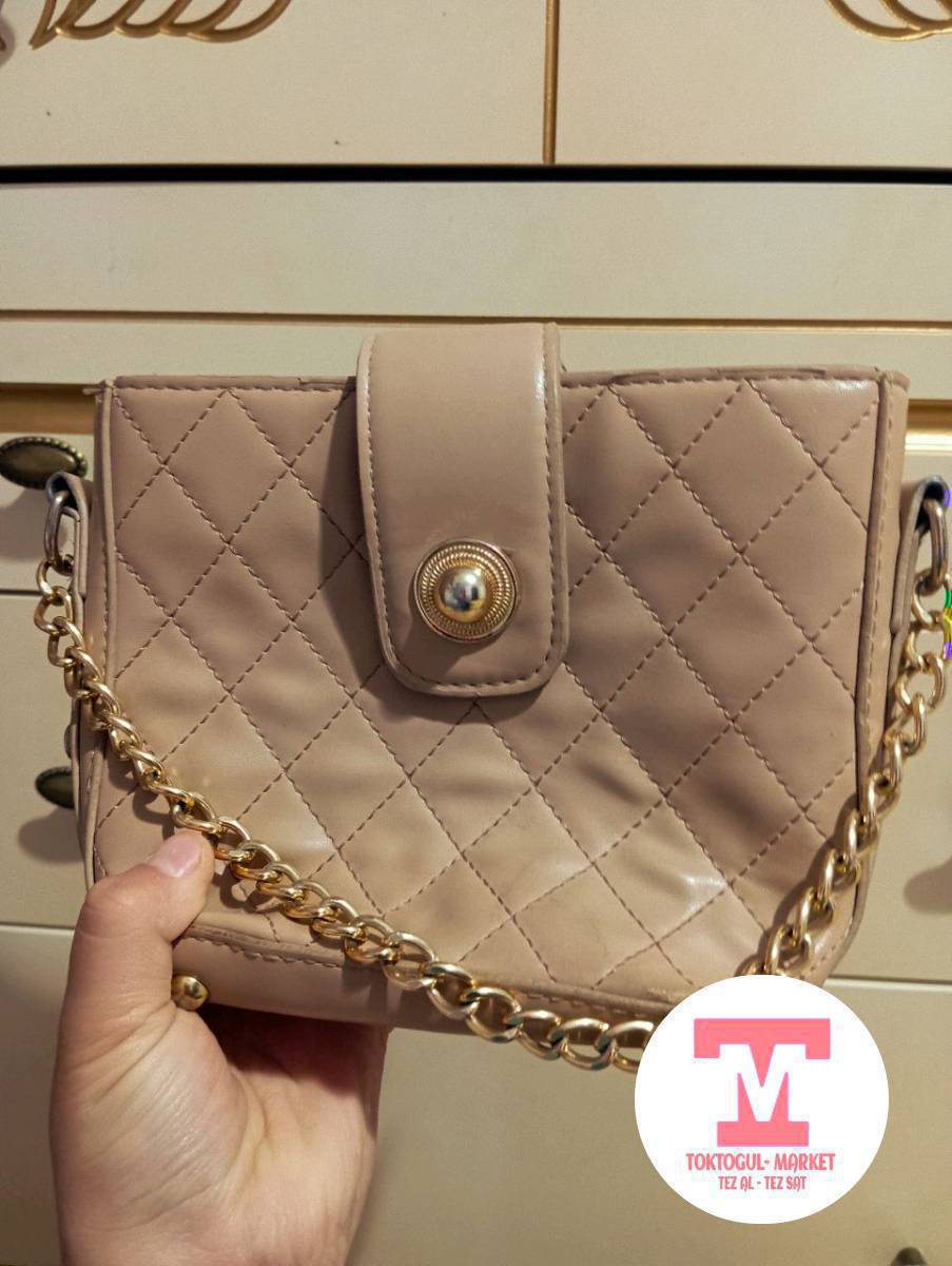 ушул сумка сатылат состояние идеал вместительная сумка средняя сумка. колдонулган баасы келишимдүү.