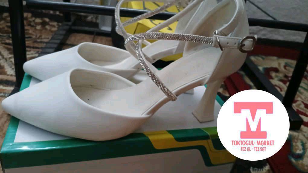 сатылат арзан эле берем 1 кийилген ватсапка жазыңыздар чалуулар алынбайт.