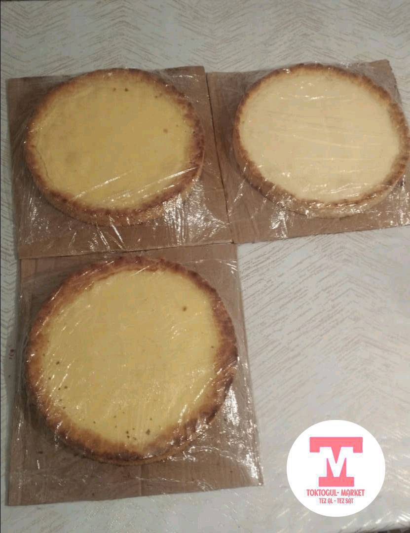 Саламатсыздарбы сметаник 500сомдон шоколад торт 400сомдон медовый 400сомдон свежие домашние рецепты жасап берем заказ алам тойлорго салаттын турлоруно заказ берсениздер болот жасап берем