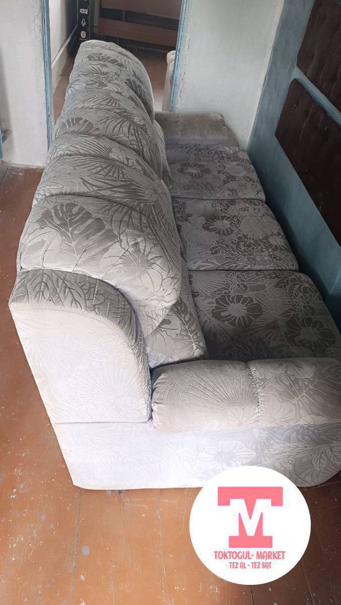 ушул диван 2 креслосу менен сатылат абалы жакшы сынган жыртылган жерлери жок