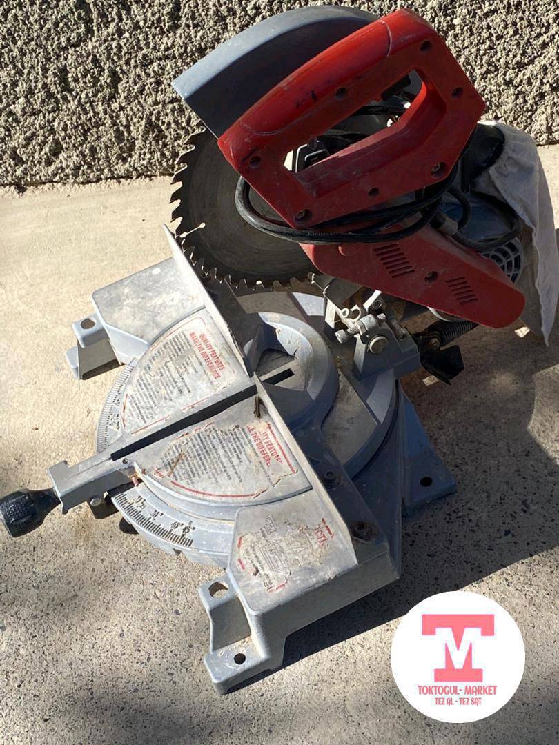 Сатылат: Углорез(Торцовка), кондуктор и шаблон для врезки замков. Эшик орноткон усталарга керектүү шаймандар сатылат. Бычактары курч. Жакшы абалда. Кантип иштетишти көрсөтүп да бере алабыз. Баасы баарына бир. 10 000с