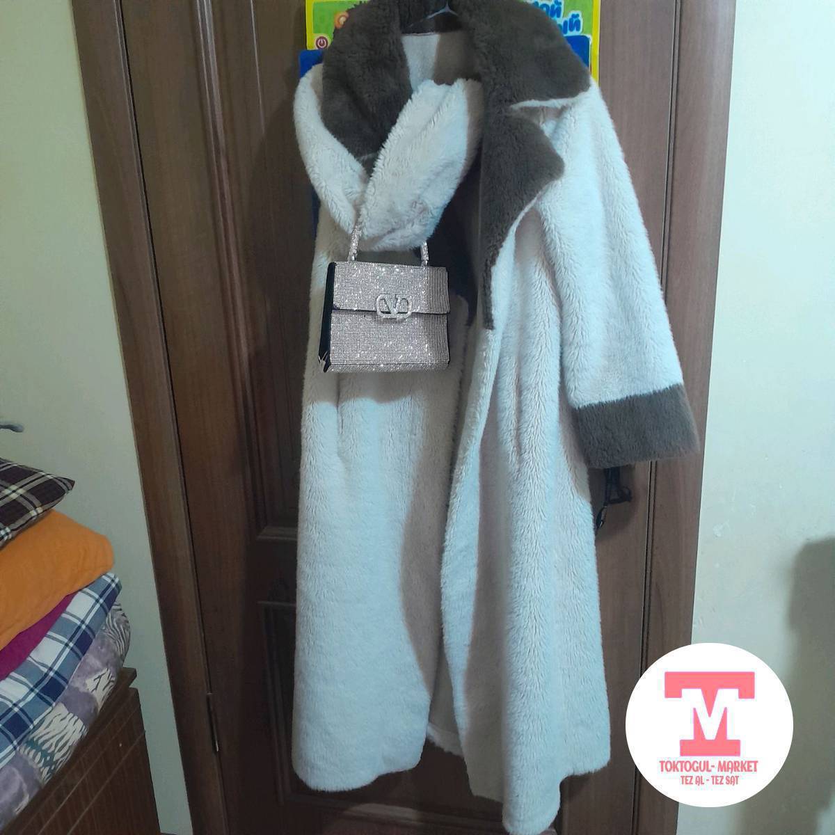 шуба ремень мн . кардиган,  сумка  жаны 2500 3ну бир алсанар.