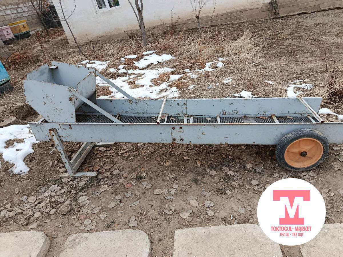 Драга сатылат.Алтын жуучу станок.Бардык шаймандары болгон движогу,насос,шлангалары жана жуугучтары толук жаңы боюнча.Бир гана жолу колдонулган боюнча иштетилбей турат.