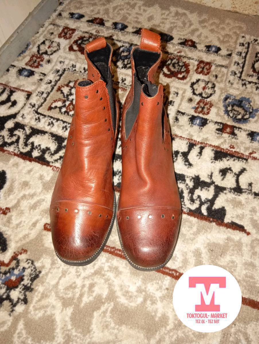 ушул бут кийим сатылат 38 размер чистий кожа жазга күзго кийсе болот 2500 сүйлөшүү түшүрүү басы болот