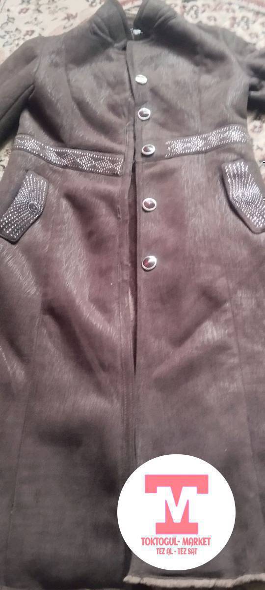 ушул жылуу шуба пальто бекер берилет  размер 46 48 түшөт. адрес центр базарга жакын эле. Ватсаптан жазыныздар
