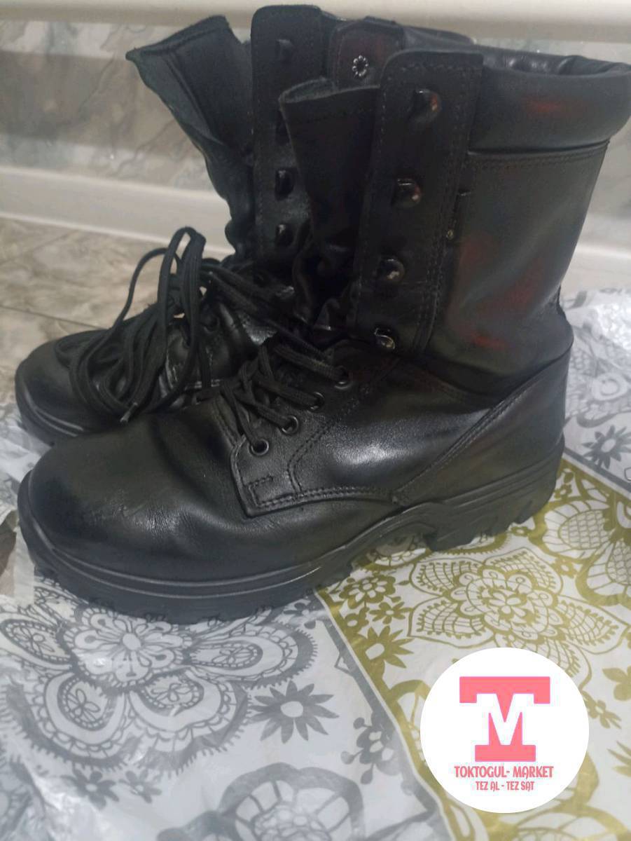 кожный берца сатылат размер 41 
баасы 2200