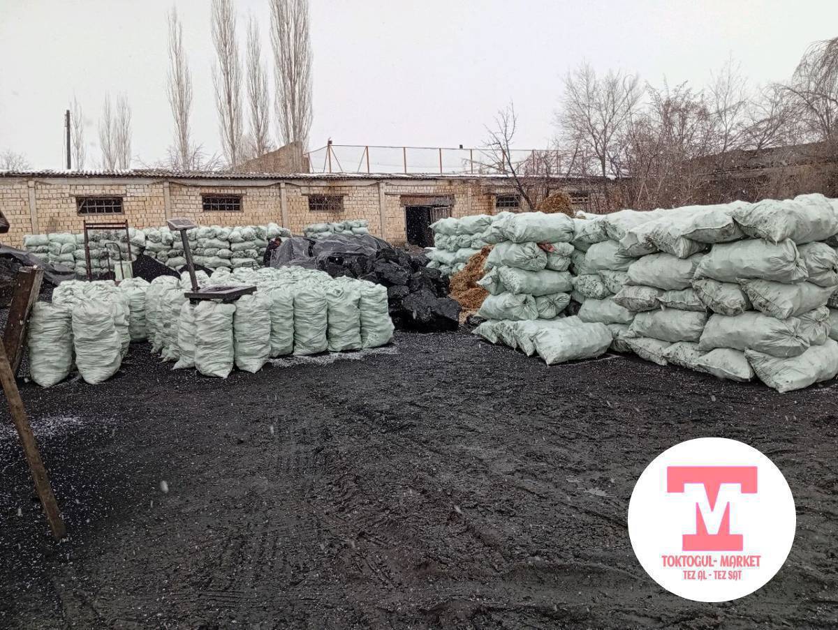 Кара-Кече Беш-Сары Комур Сатылат Чон кабы 400с Семичкасы200с Тоннасы Атбор 8500с Адр:Боконбай кочо Мин Кыял Мандайы Селстройдун ичинде.