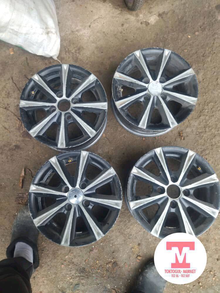 диска сатылат камплект 4 шт 13 размер 16 шт болттору менен  баасы 8000 сом