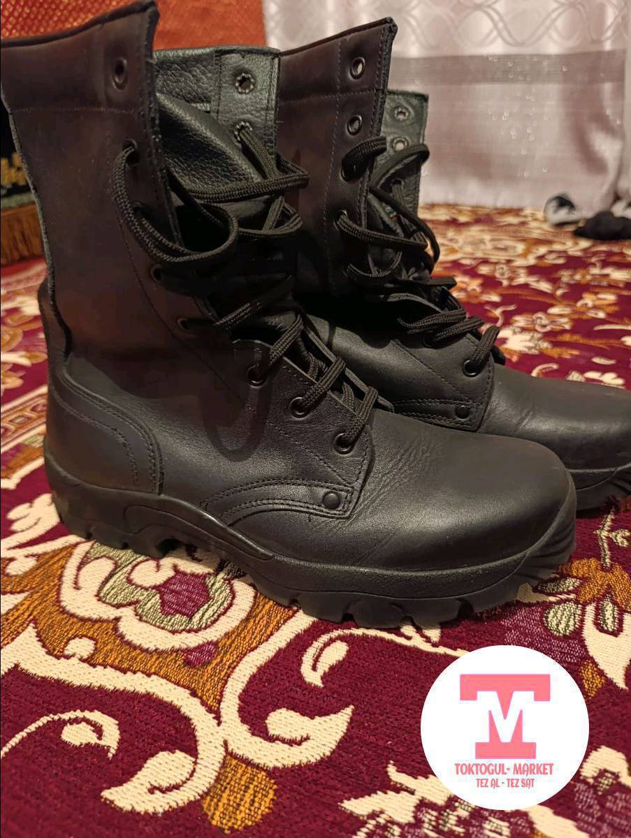 Берцы сатылат жаны таза кожа размер 41
кроссовка сатылат жаны размер 40