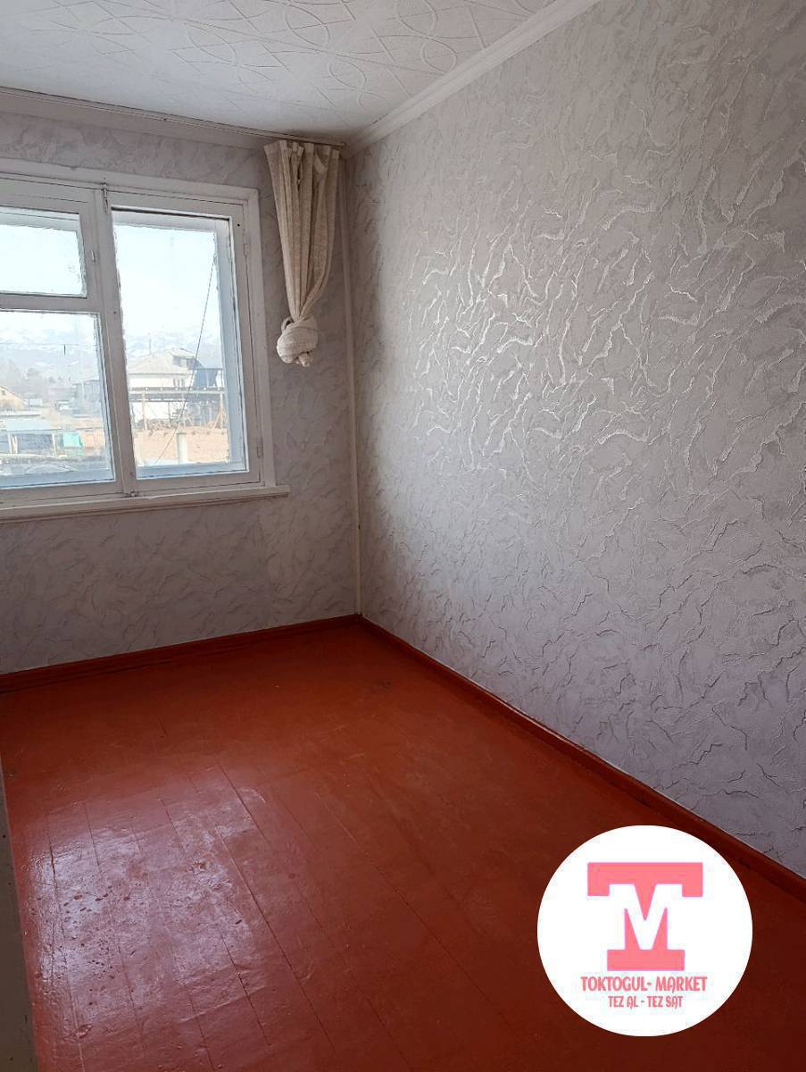 Суеркулов кочодон ПДУ уйлордон экинчи этаждан эки комнаталуу уй сатылат, келишим баада.