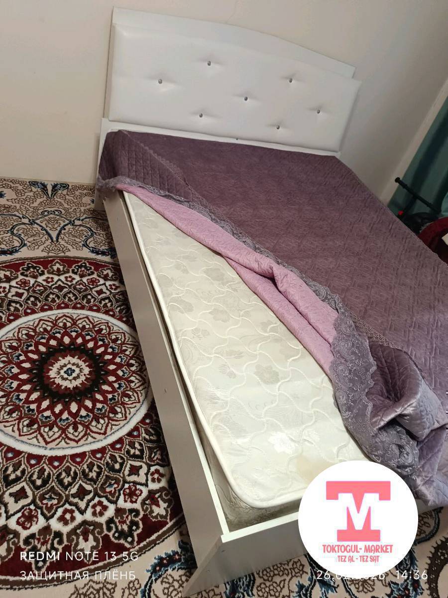 диван сатылат чехолдору менен 15мин сом сынган жери жок жаны бойдон