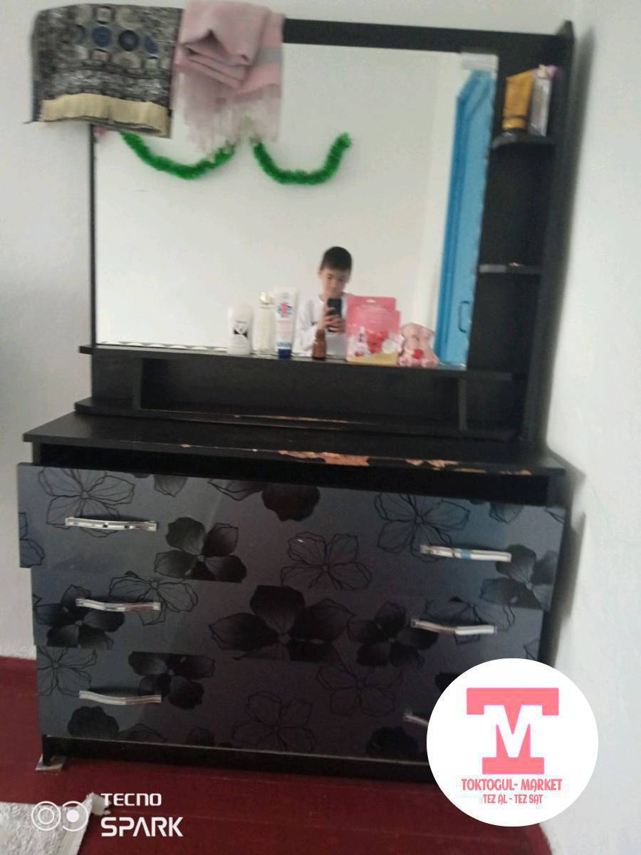 сатылат Бир сурмасы кичине жакшы иштебейт калганы жакшы
эки этаж крават сатылат куруп алса болот лесинсасы бар