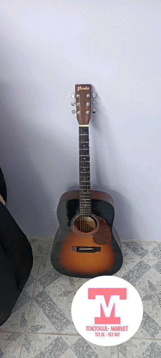 срочно Гитара сатылат кымбат алгам арзан эле койдум баасын акча керек болуп атат ошон үчүн арзан сатып атам 3500сом кеми бар сүйлөшөбүз чалгыла гитара кызыккандар жакшы колдонулган.