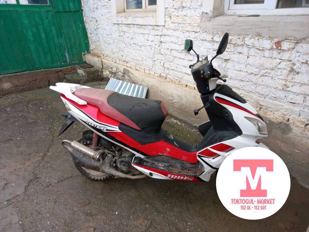 сатылат скутер вариант бар  баасы келишим турдо