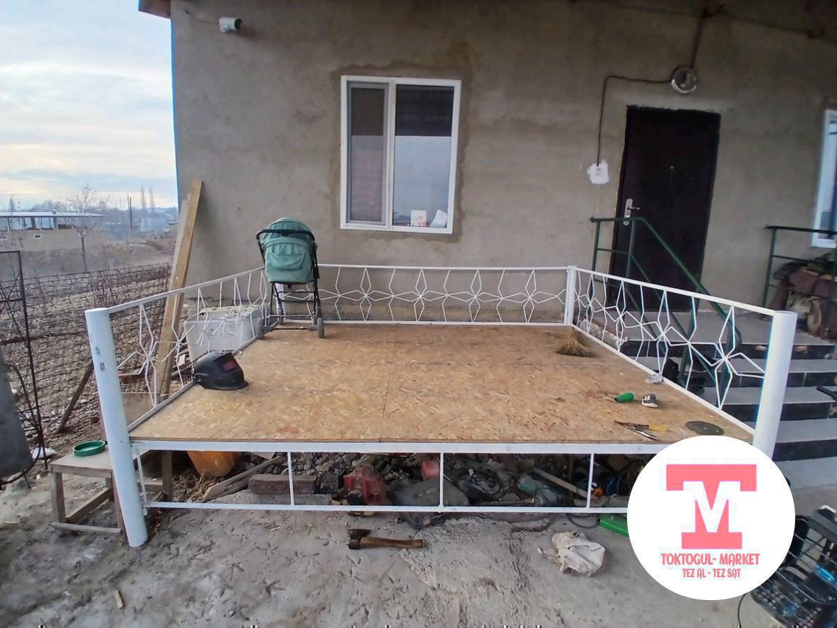 тапчан сатылат полу менен.
размер 3/2,50