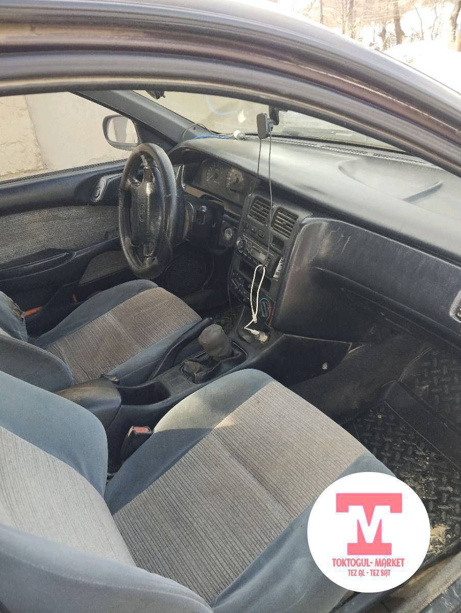 Тойота Карина е ээсине берем (сатылат) 1,6 об.92ж матор коробка жакшы кузовто косметика керек