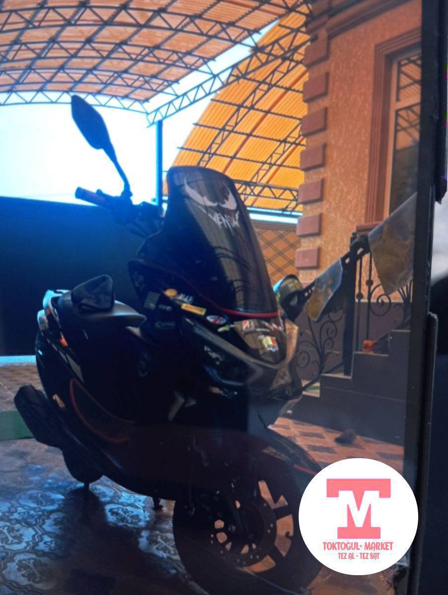 СРОЧНО САТЫЛАТ бир сынык жери бар баасы 50,000 сом жызыбериңистер