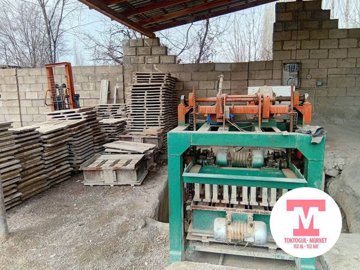 Пескоблок чыгарган полуавтомат станок , Брусчатка жазаганга станоктор, Бетоный столбик жазаган стоноктор, Клинкер жазаган станоктор сатылат. Дареги Токтогул ш. трассада Д. Турдумамбетов мектептин мандайында.