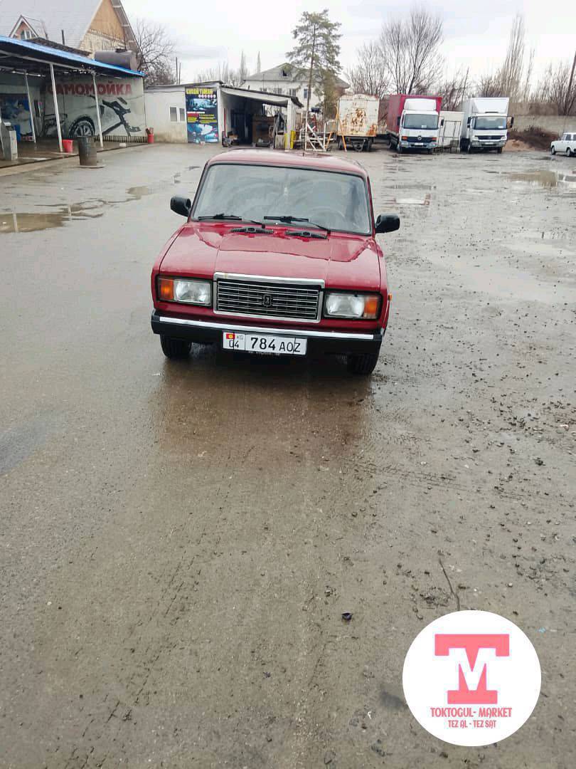 Ушул 2107 сатылат.
жылы 2005.
матор2106.
Документи таза
шарт откоруп берет.
баасы 160мин.