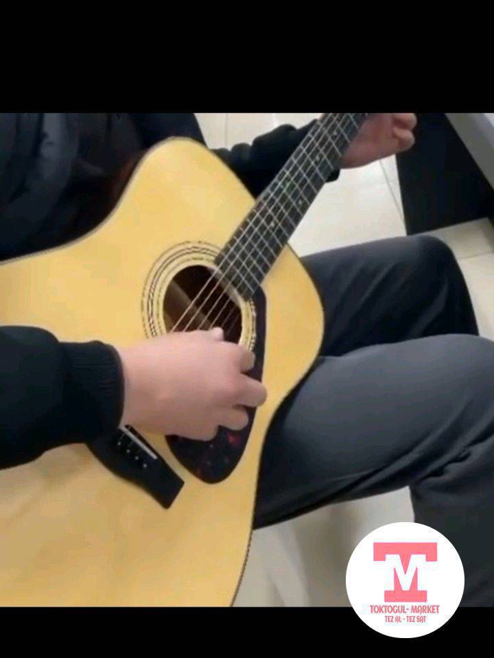 Ушул гитара сатылат шашылыш турдо баасы 8000 болору