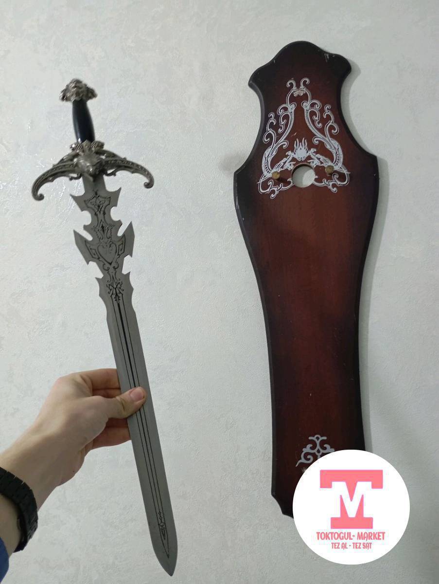 Декоративный меч! 
Жаны эмес, илинип эле турат.
