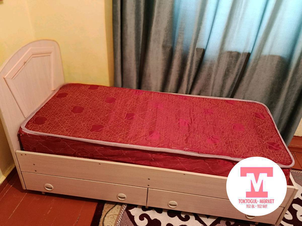 детский диван 
узуну 2 метр  3000с
сидушка 1000