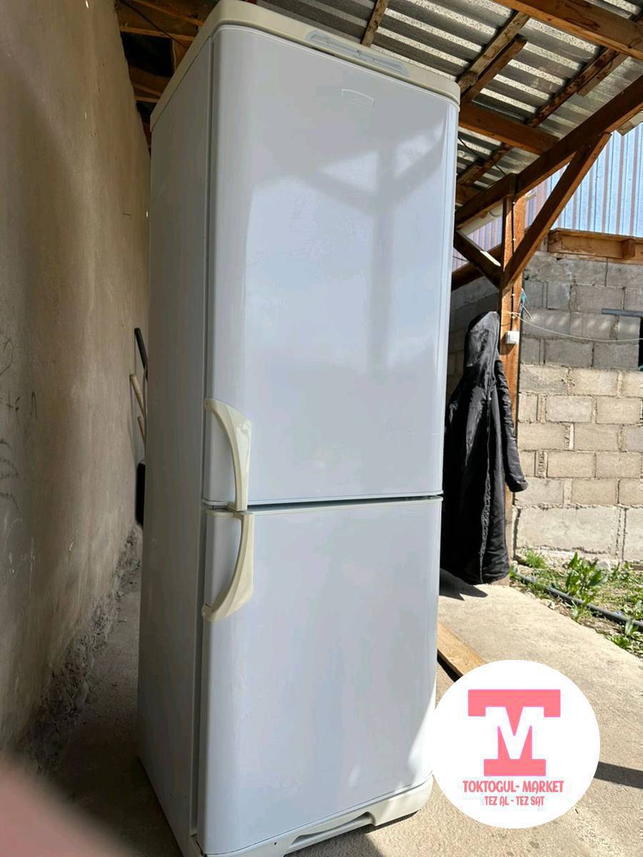 Бу холодильник сатылат 11000 иштейт абалы жакшы