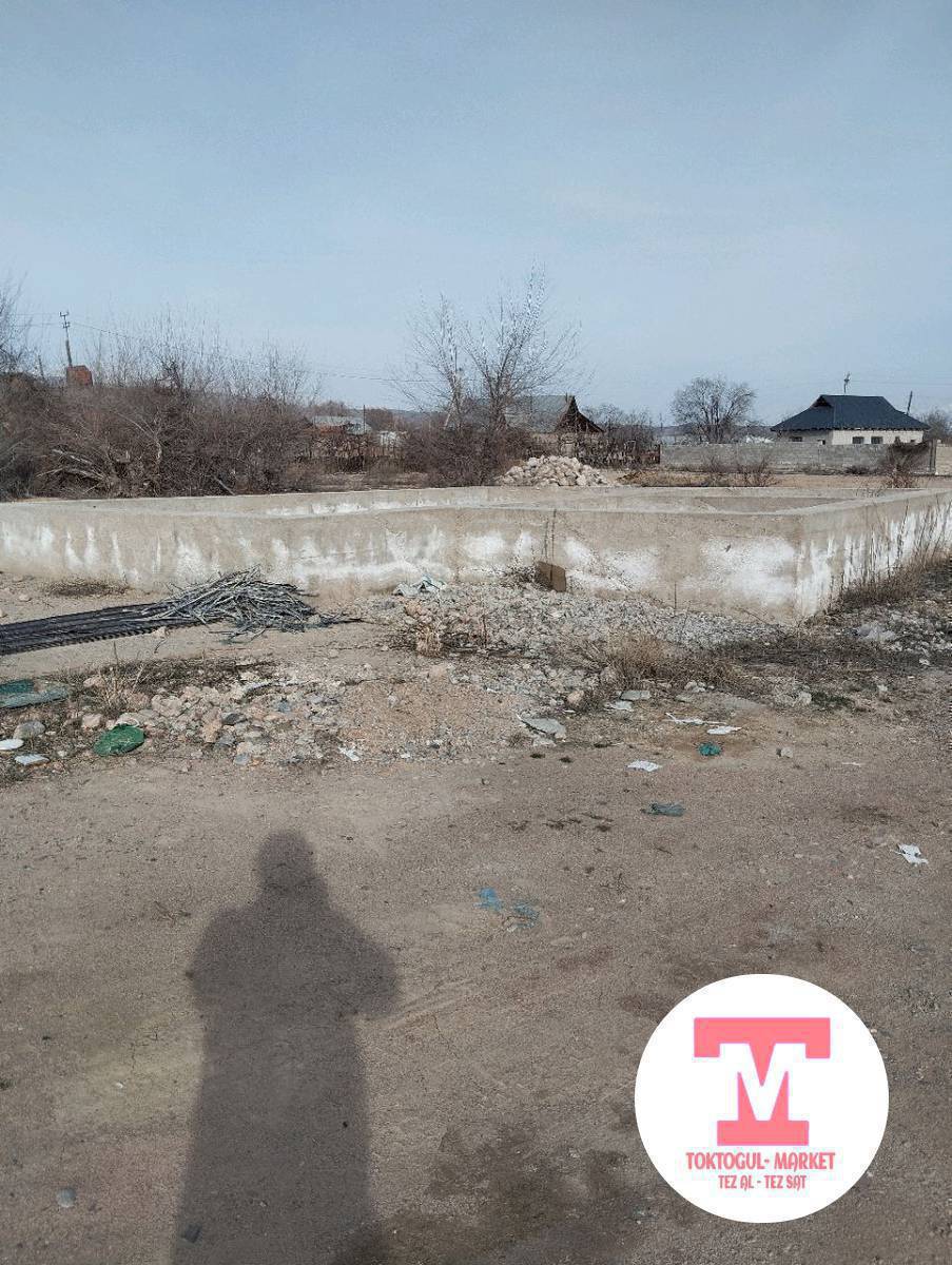 Топбазадан сельхоз химия 5 соток участок сатылат фундамент бар 10.50/8.50 баасы 1400000.